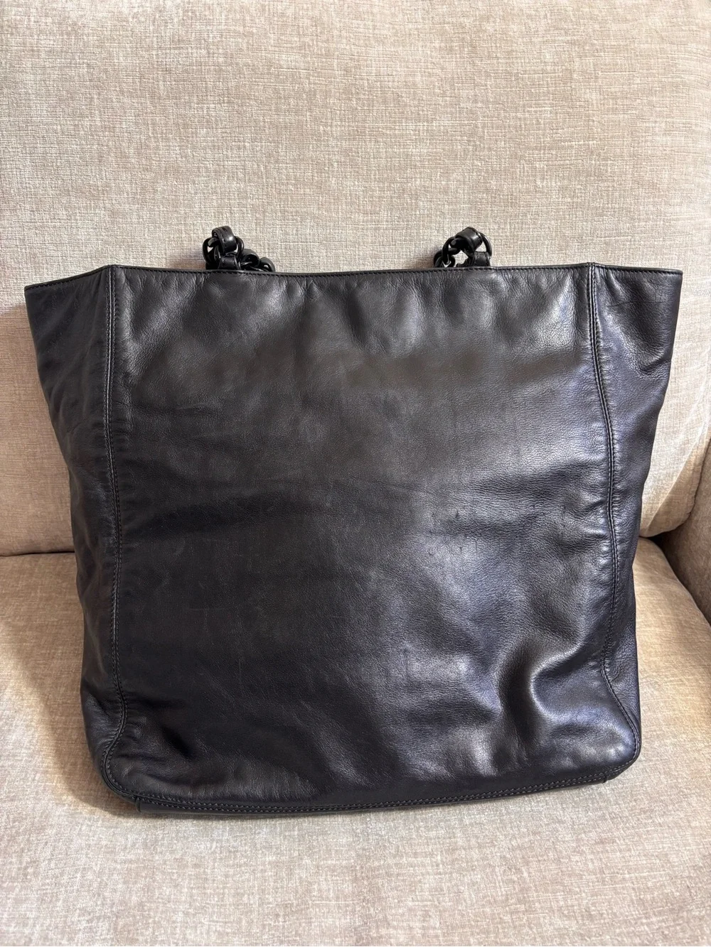 Authentic CHANEL black leather Bekko chain tote